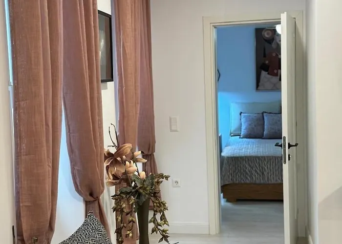 דירה April 18